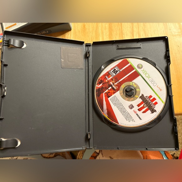 Unreal Tournament III – Xbox 360 Game (Complete with Case & Manual) - Picture 3 of 5